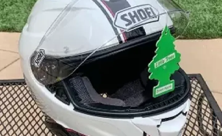 Dalam menjalankan usaha cuci helm, menghadapi berbagai kendala adalah hal yang wajar