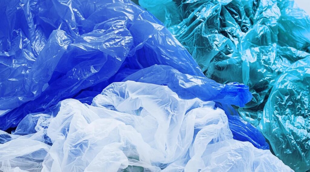 mengolah limbah plastik