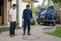 Pemeriksaan Ciri Septic Tank Penuh Petugas memeriksa ciri septic tank penuh sebelum melakukan penyedotan